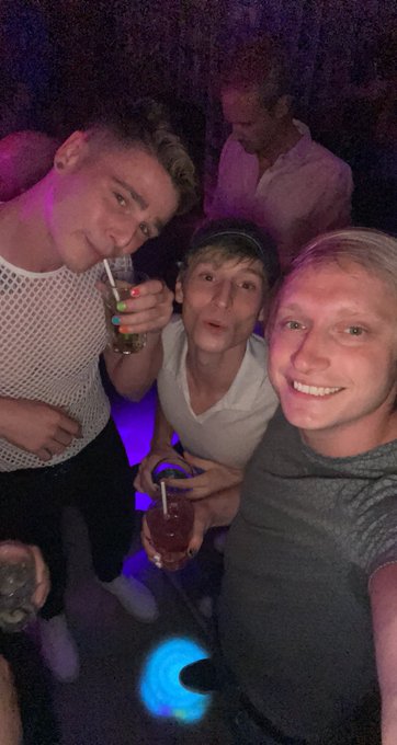 I&rsquo;ve been having such a great time in #AustinTX w/ the besties!! @ChaseWilliamsXX &amp; @travisstevenz https://t<a href="/tag/austintx"class="tags">#AustinTX</a>