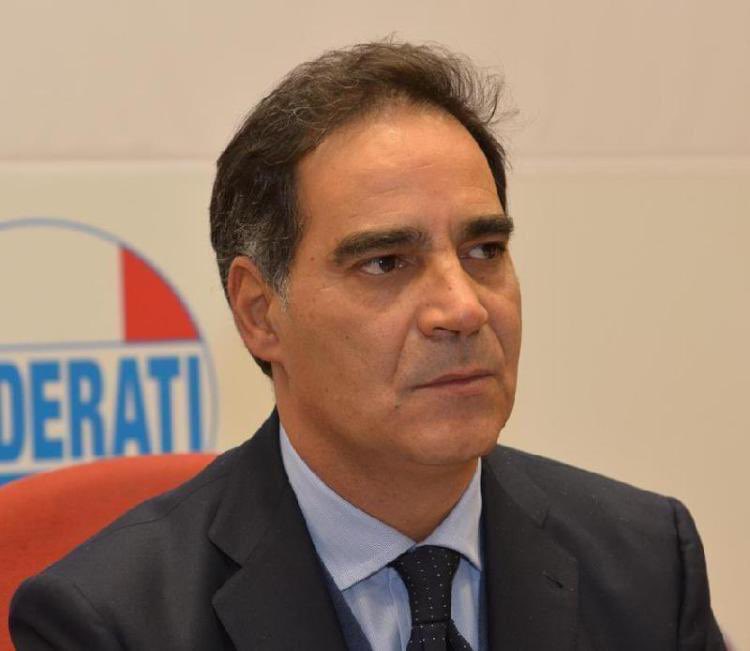 #GiacomoPortas #moderati: 
#BeppeGrillo parole vergognose: invece di chiedere scusa alla povera ragazza, spara sulla #magistratura, il video ricorda la frase di #AlbertoSordi "io sono io e voi non siete..." 
É sconcertante che nessuna donna del <a href="/Mov5Stelle/">MoVimento 5 Stelle</a> non abbia detto niente