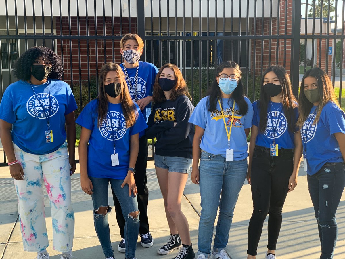 pylusd's tweet photo. On April 19, #PYLUSD began offering increased instruction at all 34 school sites. The district welcomed nearly 17,000 students on to campuses together while others continued to learn remotely. Positive energy and enthusiasm could be felt districtwide! 😄👏📚✨ https://t.co/lnzifJBoXT