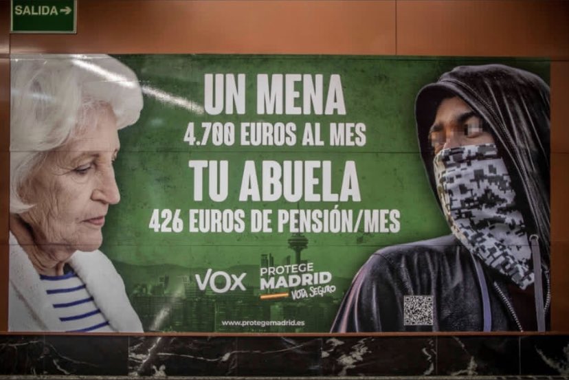 JuliRdt's tweet photo. Después encuentras este tipo de cosas en espacios públicos y te preguntas ¿Cómo puede ser legal publicar semejante fake new a la vista de todos? https://t.co/M22u00dzKD