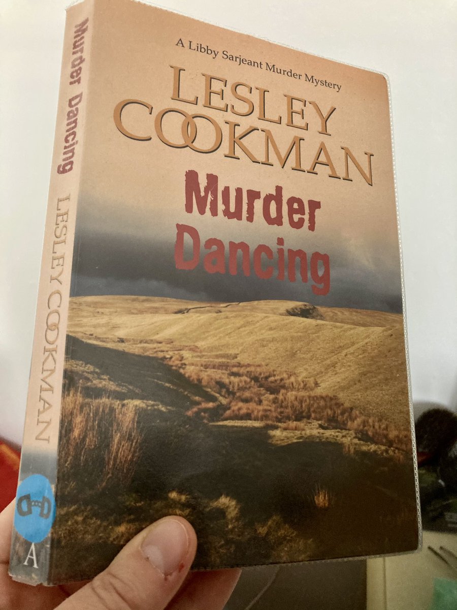 TheFashionRecy1's tweet photo. My first book borrowed from my local library since 23 March 2020 🙌🙌 there’s so much I was happy to be rid of with the #lockdown , but yes, I have missed a good read 😊😊

#librariesareopen #lockdowneasing #NewNormal #TradWifeLife #ResellerMum https://t.co/zoZGOW6xJ8