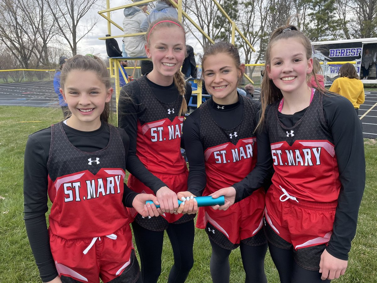 Great job 4x800! All 4 runners had a PR split!! They finished 4th with a time of 11:13!