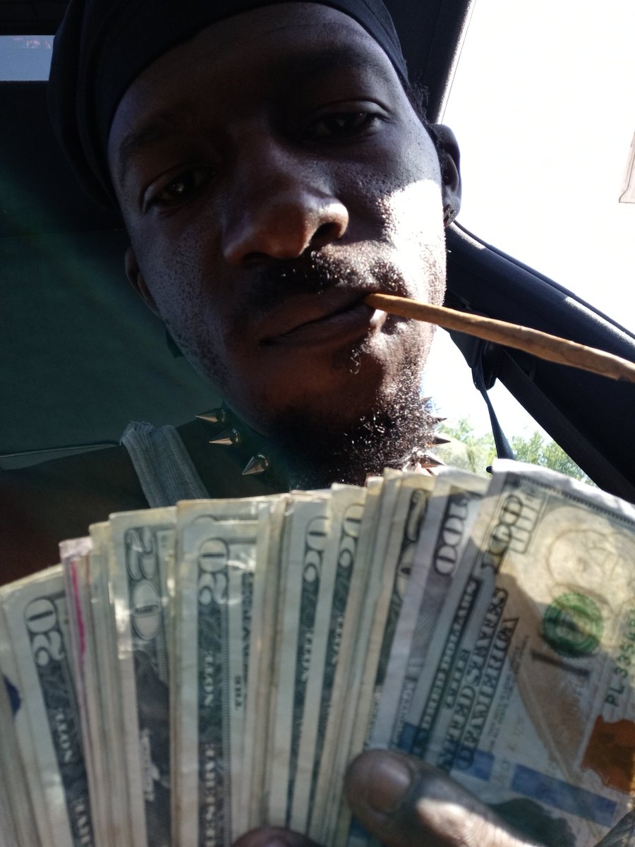 kingswing10001's tweet photo. When he cash out on one video just to show you he not broke #notflashy #moneytalk #meetupmoney https://t.co/0iQq6FEAAI
