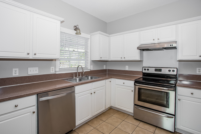 Don't you want to park a few chairs on this porch, grab some friends, a drink, and watch the sunset?!

Tour this #Charlotte, NC home on your time: bit.ly/11829-long-for…