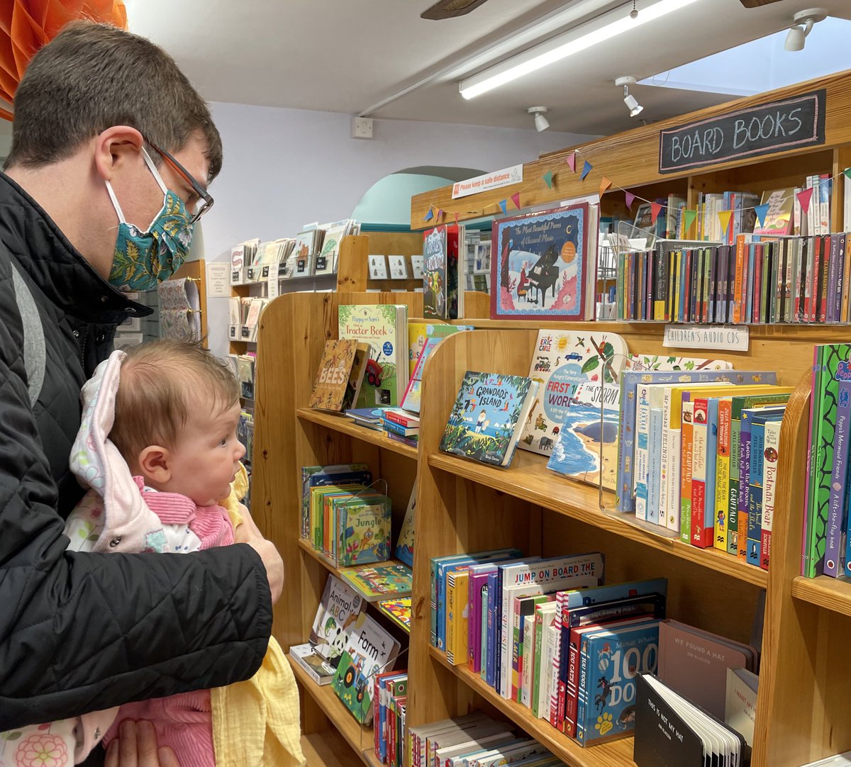 HothamBerryman's tweet photo. @HothamBookBear Eira had a great time today as she visited a book shop for the first time! What are you reading in class this term Hotham? We cannot wait to share stories with you this term over zoom. #HothamPrimarySchool @hothammrspowell @HaslemereBooks https://t.co/n2xeePF9em