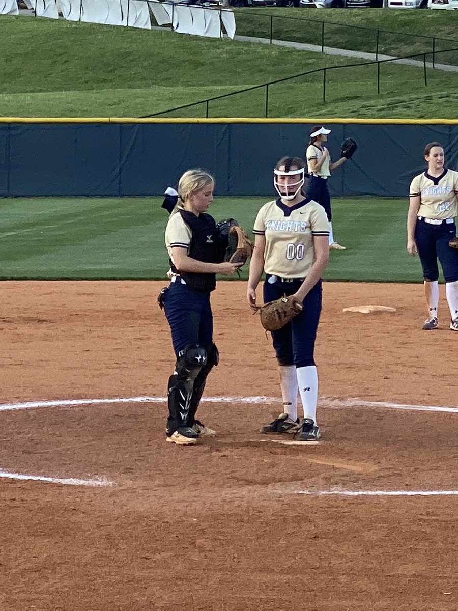 SoftballJpii's tweet photo. Lady Knights have HUGE offensive burst with 14 hits &amp; 11 runs on Region rival Lipscomb. 
🌟🥎💪🥎💪🌟
1 for Kyndal Holley &amp; Analeigh Donovan
2 for @TAspenWhitting1, @taniyah_britt, @mckenziesonnier &amp; @KayleePeyret!
4 for @LillieMetre &amp; 11 K’s from the circle!

Final Score 11-1 https://t.co/f8rgVqlEtI