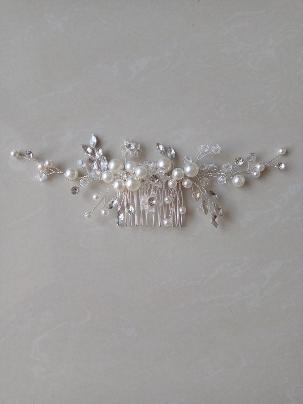 Thanks for the kind words! ★★★★★ 'Beautiful! Exactly as pictured.' Wendy etsy.me/3n4bqTD #etsy #silver #anniversary #christmas #blingglam #bridescomb #weddinghaircomb #haircombforbride #hairaccessories #hairjewelry