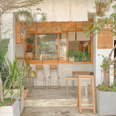 etherealdior's tweet photo. cafe hopping https://t.co/9VqbMbbWA7