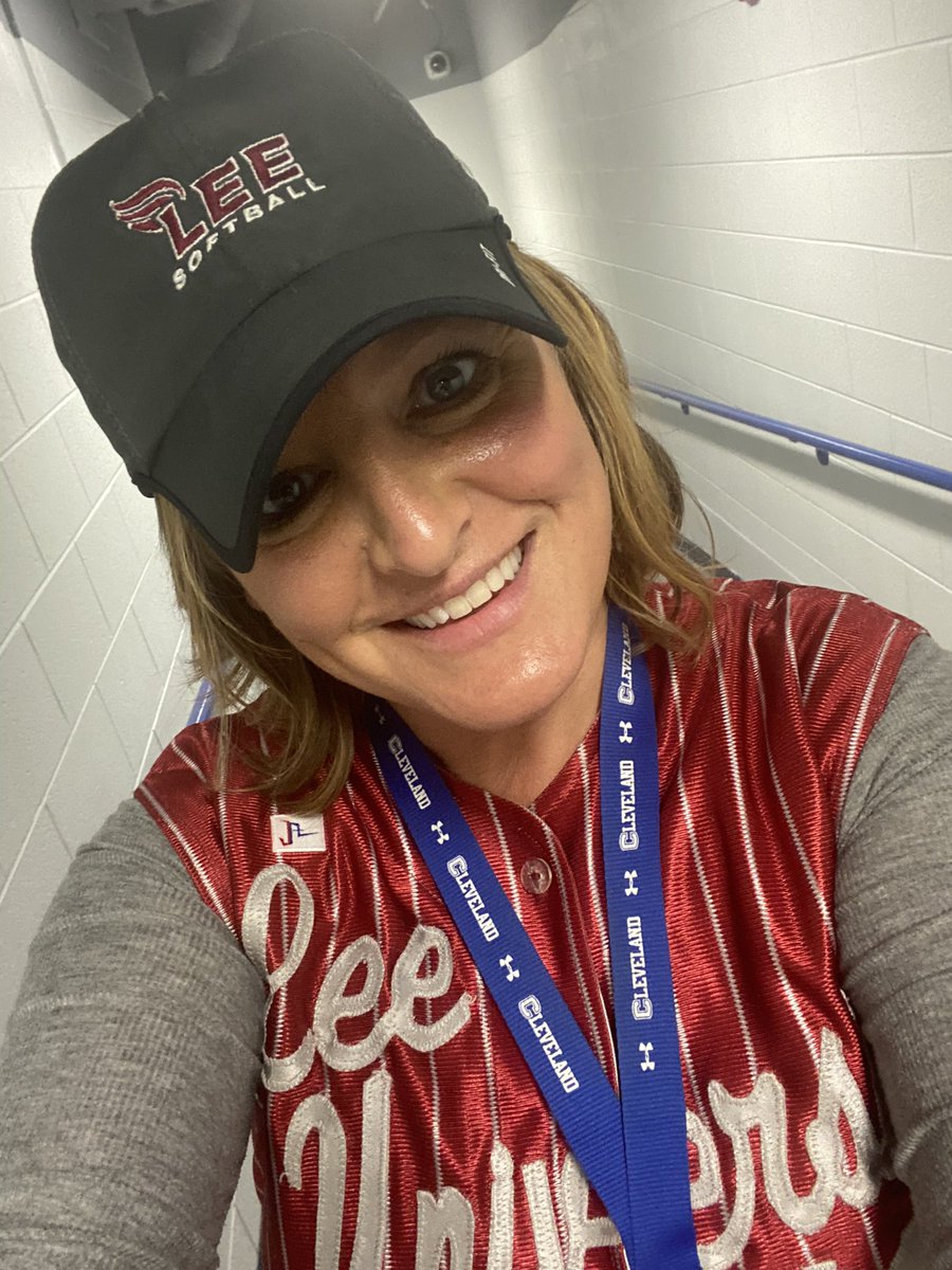 autobryan's tweet photo. Everyday is a good day for the cardinal red and gray pinnies #goladyflames https://t.co/aiAd6WuHij