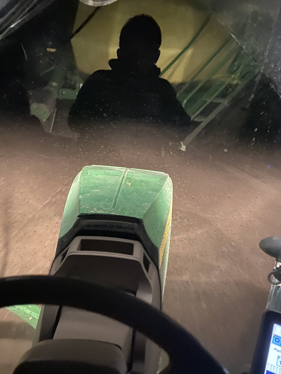 dylansecrease91's tweet image. Never planted rice while it was spitting snow, until tonight. Greetings from Alberta, I mean, Fisher, Arkansas