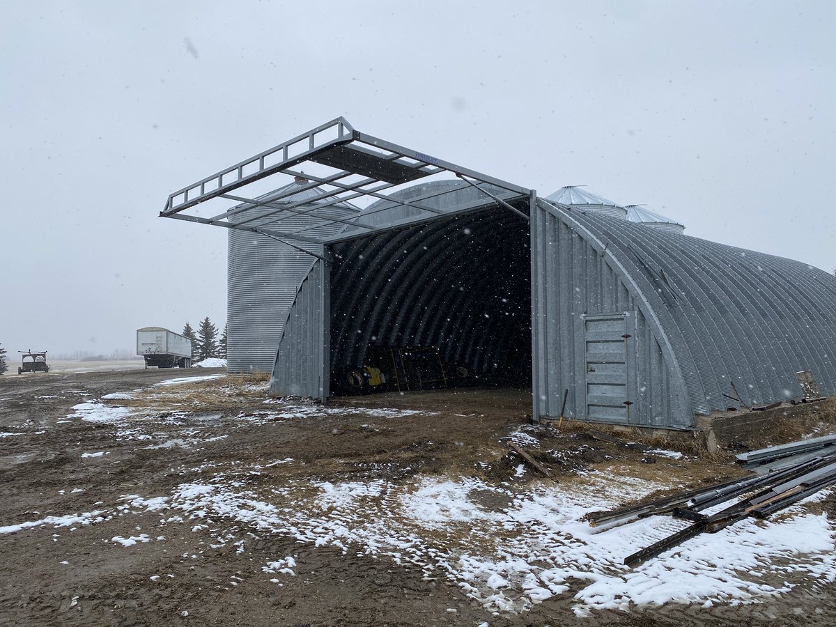 SaskPowerlift's tweet photo. Another successful facelift on this old building. No more birds to make a mess on the equipment. This Powerlift hydraulic door makes this building worth using again. @DoorsPowerlift https://t.co/PxYrLkjy2N
