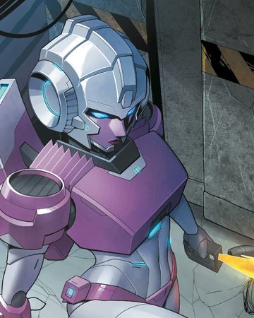 So IDW Arcee, so one of the things that was published during this era was the spotlight issues that would expand on the universe and focus on lesser used character or establish bigger ones. Arcee, got her own spotlight and this was one of the first major controversies.