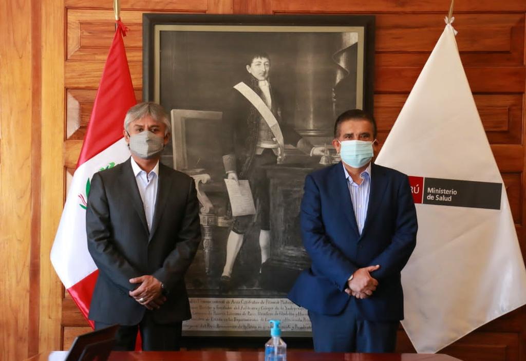 Minsa_Peru's tweet photo. Con el fin de reforzar las acciones frente a la pandemia por la COVID-19 en Madre de Dios y La Libertad, el viceministro de Prestaciones y Aseguramiento en Salud, Bernardo Ostos, se reunió con los gobernadores regionales Luis Guillermo Hidalgo y Manuel Llempén, respectivamente. https://t.co/0rNz9La8Bp