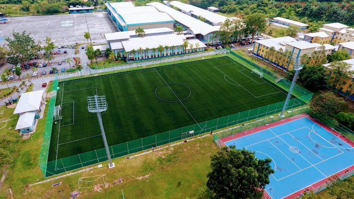 AnekaHoldings's tweet photo. Great achievements.. alhamdulillah we manage to do 1 synthetic football field in unikl miat.. #football #syntheticsfootball #fifa #fieldturf #anekausaha #makeitbig #makeitstrong #beynonsports #unikl #miat https://t.co/AzwGrldnDO