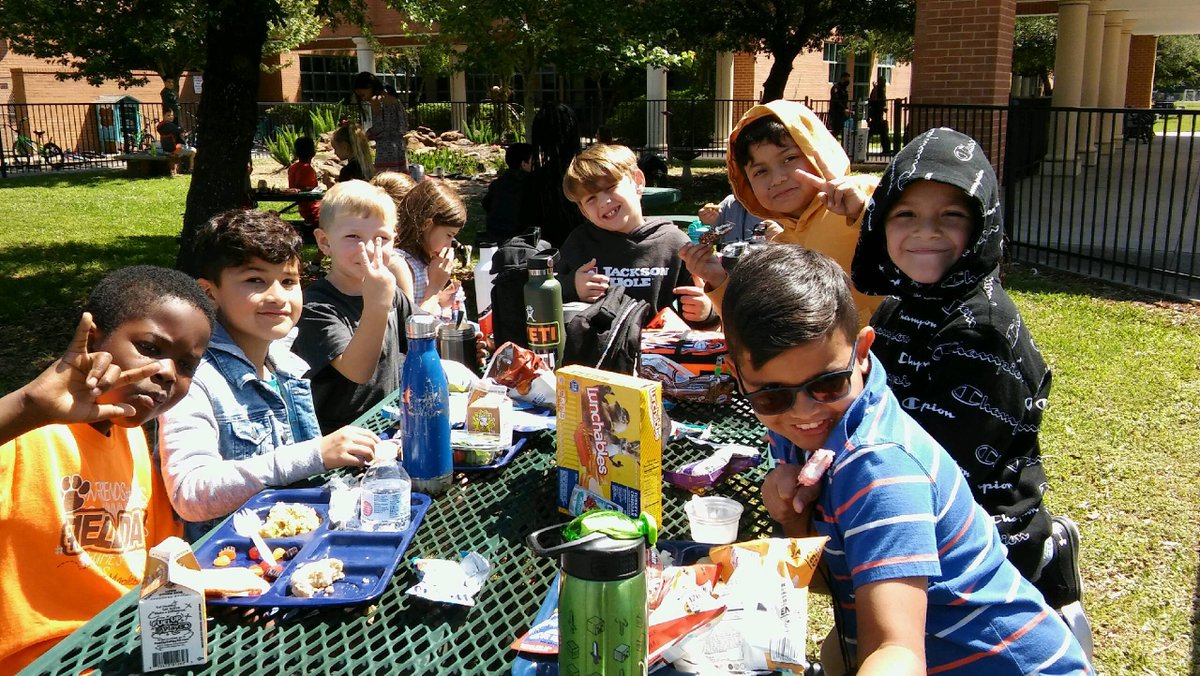 MsPaul_MBE's tweet photo. We enjoyed lunch at the pond!
@HumbleISD_MBE   #mbeisfamily   #mbebears2020
#LihtheWay https://t.co/JVcXvmWJxi