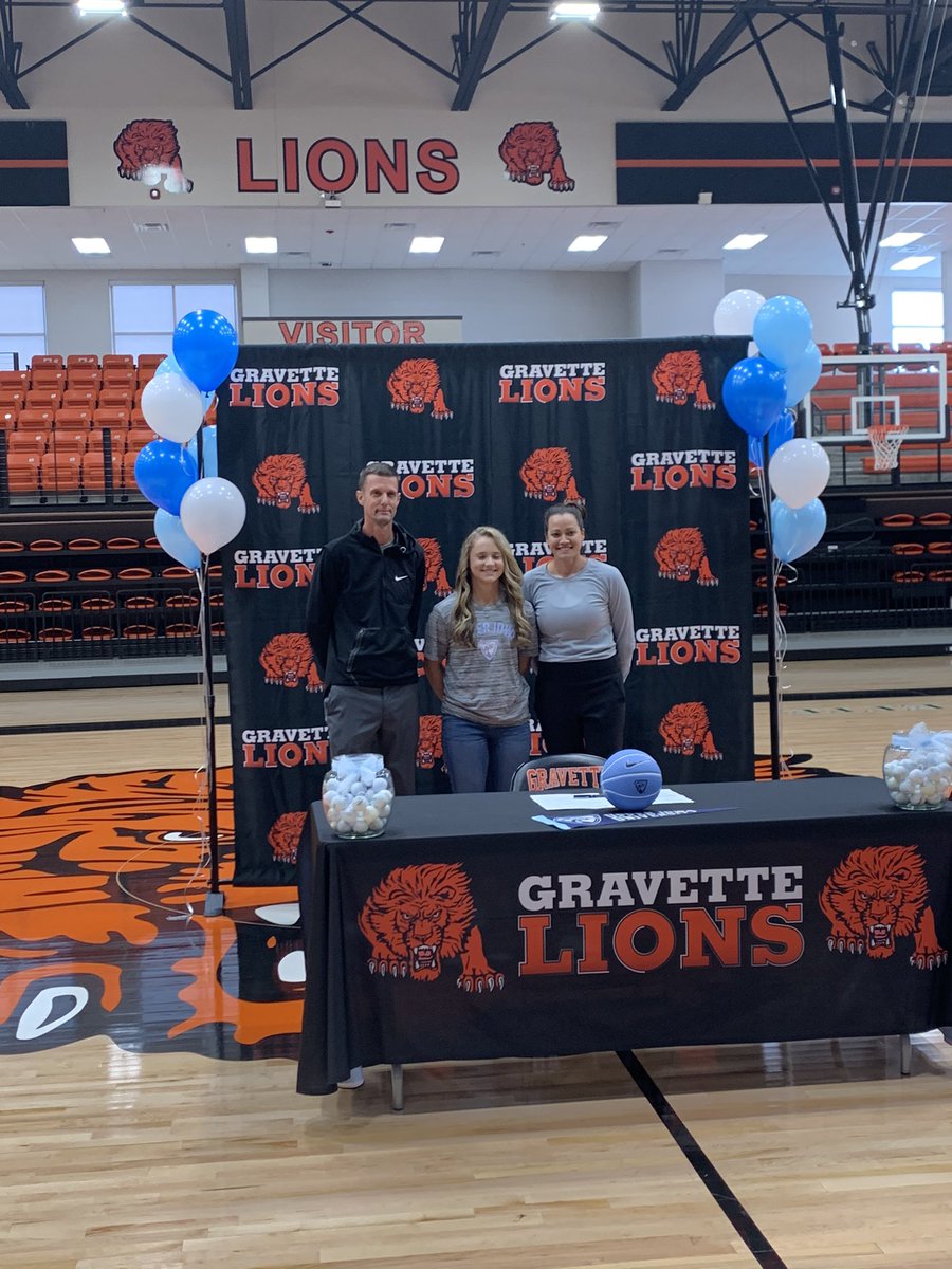 GHSLadyLionBB's tweet photo. Celebrated @LizzyEllis03 today! She will be continuing her education and playing basketball and golf for @UIUPeacocks . Congratulations Lizzy! 
🦁🏀🏌🏼‍♀️🦚 https://t.co/qRd1ge9vhP