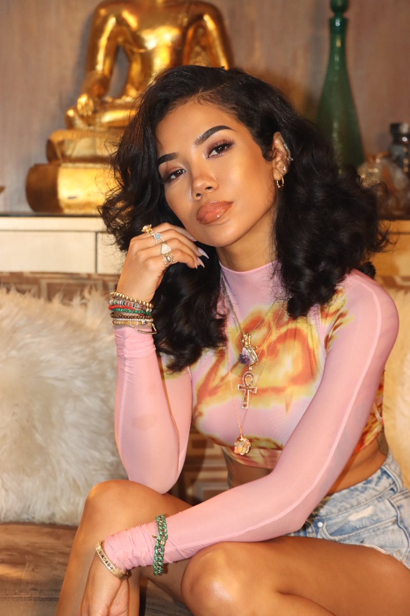 JheneAiko tweet picture