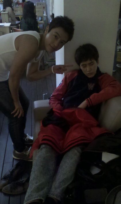 Fetus Hae & Kyu with kyu’s cute feet peeking out of his Apple bottom jeans 