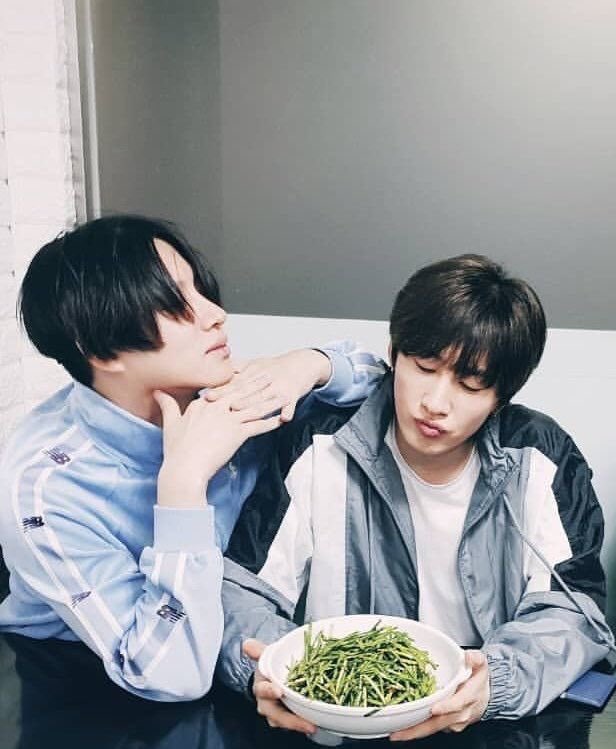 Donghae: I can hear your thoughts through your heartbeat wanna try meKyuhyun: well I hope you hear the love & adoration I have for you then (Bonus: Heehyuk posing with veggies??)