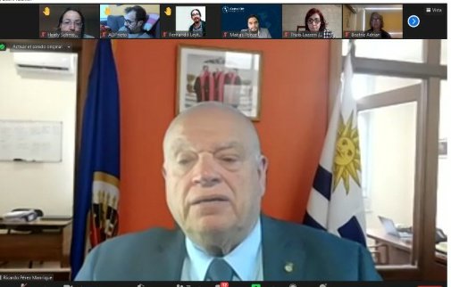 IACourtHR's tweet photo. 👩🏾‍🏫👨🏾‍🏫#Diploma en #DerechosHumanos para Periodistas. El Juez de la @CorteIDH Ricardo Pérez Manrique @rcperezmanrique brindó la Clase sobre "Libertad de Expresión y Jurisprudencia de la Corte Interamericana", e intercambió con periodistas sobre los desafíos actuales al respecto. https://t.co/6XNNrQ5JYI