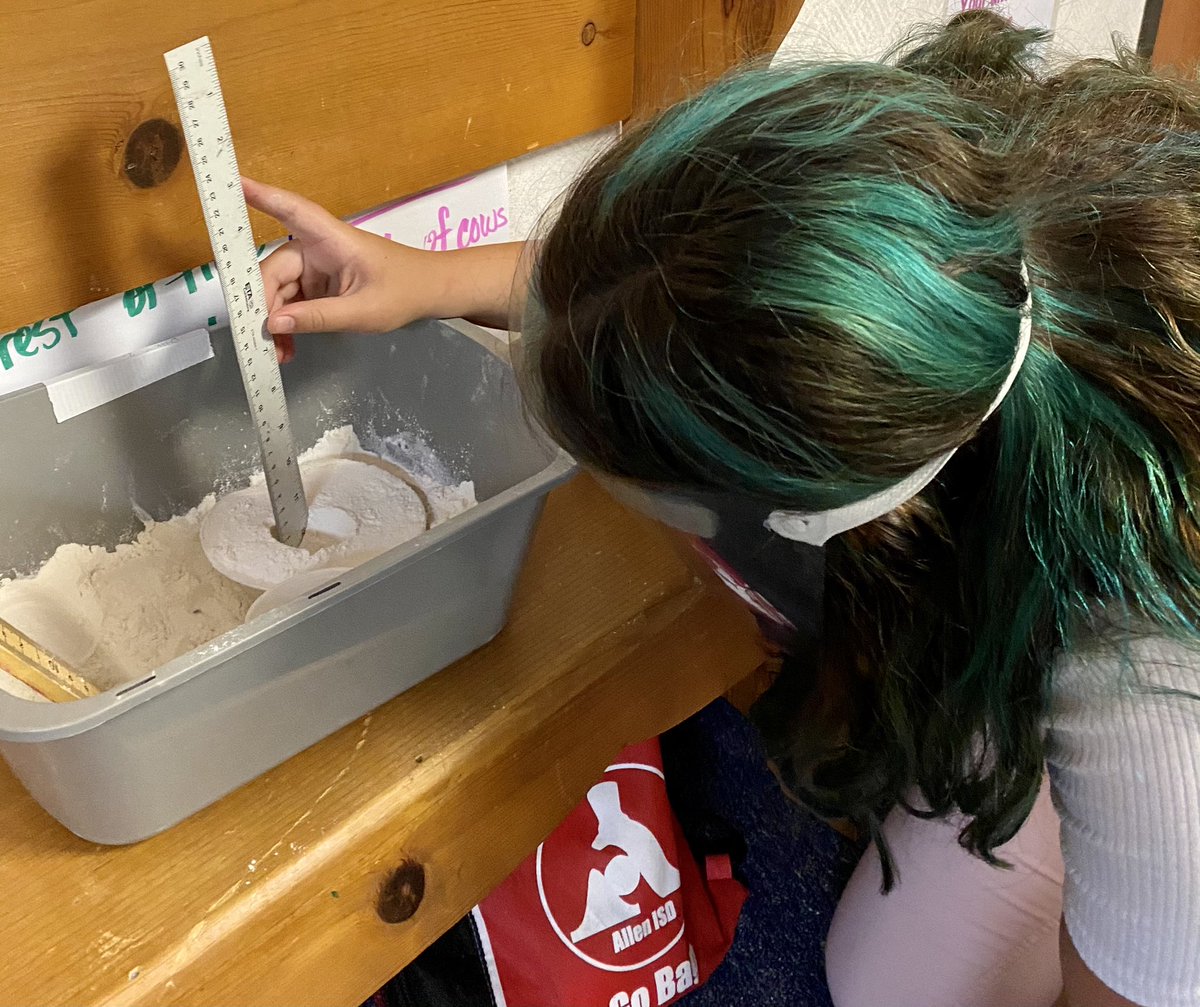 MrsSWheeler's tweet photo. Testing moon crater formation.  #5thgradescience #INSPIRE  @AISDScience https://t.co/8bzxTAowD4