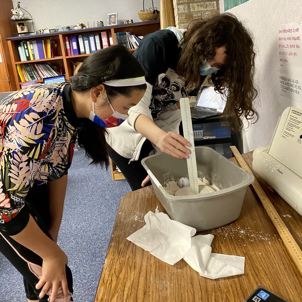 MrsSWheeler's tweet photo. Testing moon crater formation.  #5thgradescience #INSPIRE  @AISDScience https://t.co/8bzxTAowD4