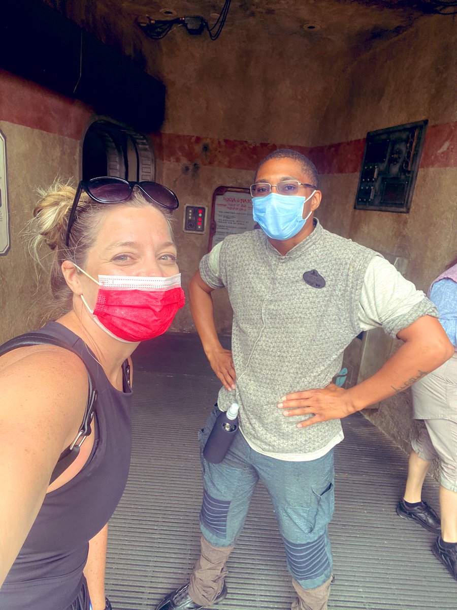 jackeyd's tweet photo. Thank you Victor for making my first experience at Oga’s Cantina so memorable. So much fun!! #castcompliment https://t.co/UBY4kNORY6