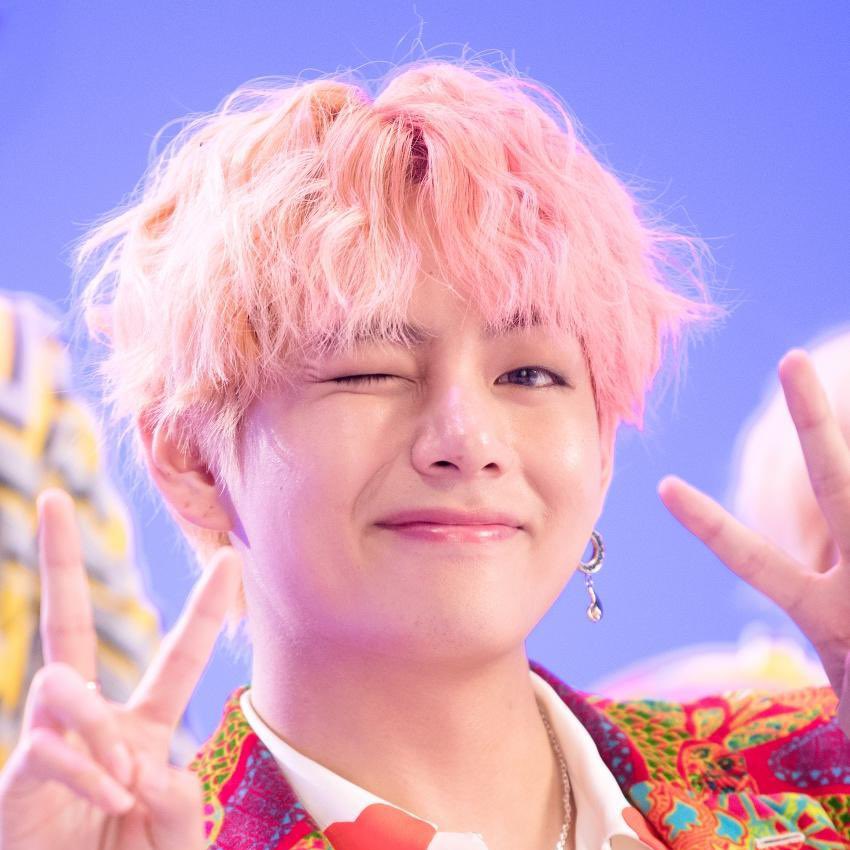 GeniusCharts | Surpassing 800K pageviews, “Winter Bear” by V