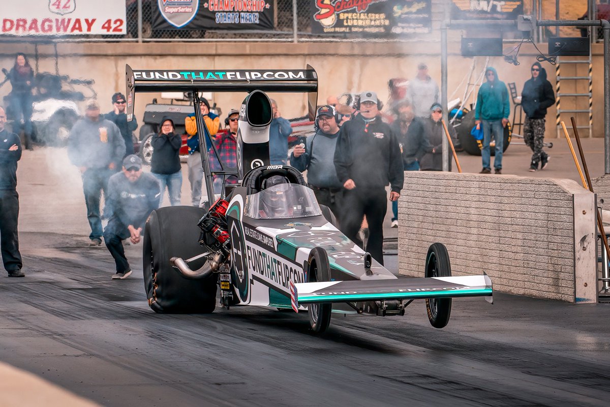 MichalekRacing's tweet photo. 24 days 'til Q1...โฑ The @FundThatFlip team is hard at work preparing to rocket out of the gate at our season opening race at @zMAXDragway. #GOMBR #ftfrace ๐ธ @CRokosky https://t.co/IhnMcV44CQ