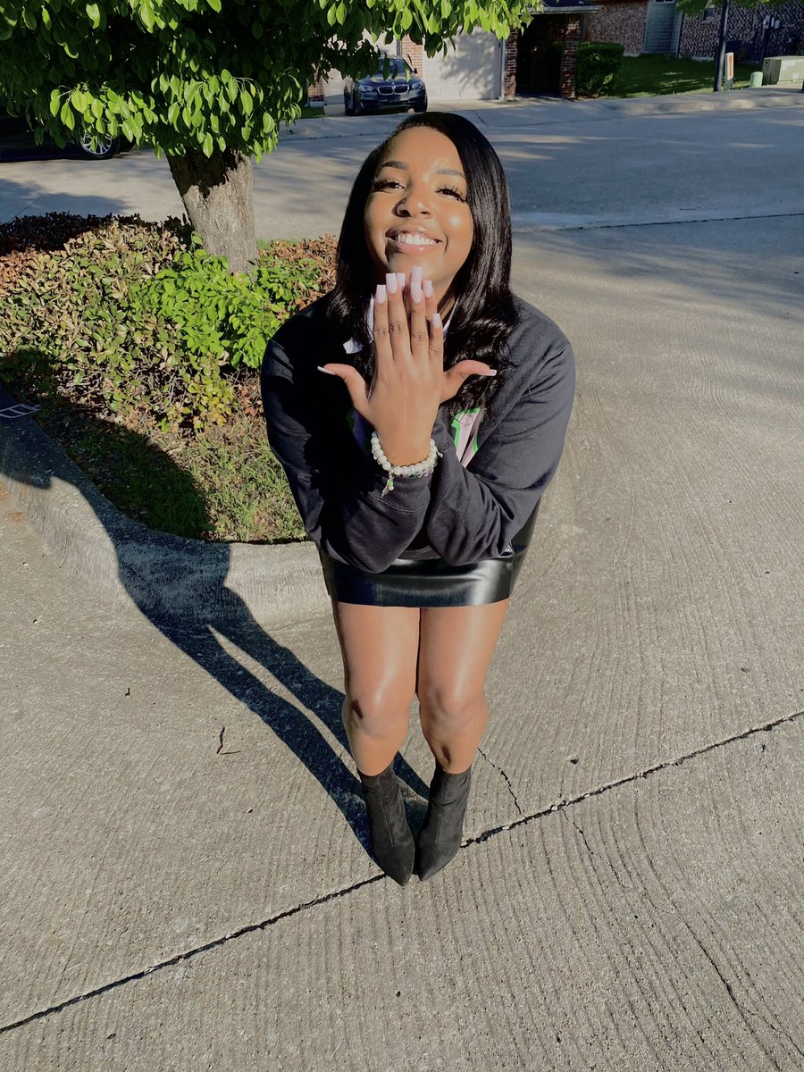 kaaaykashy's tweet photo. Being an Alpha Woman doesn’t get any better than this!💖💚

Allow me to reintroduce myself...

6 KLUB. 

PEARListc6lly Korrect 

The13V.I.T.A.LPearls

#SPR21 #ΕΣ #AKA1908 https://t.co/EpyT8qTURb