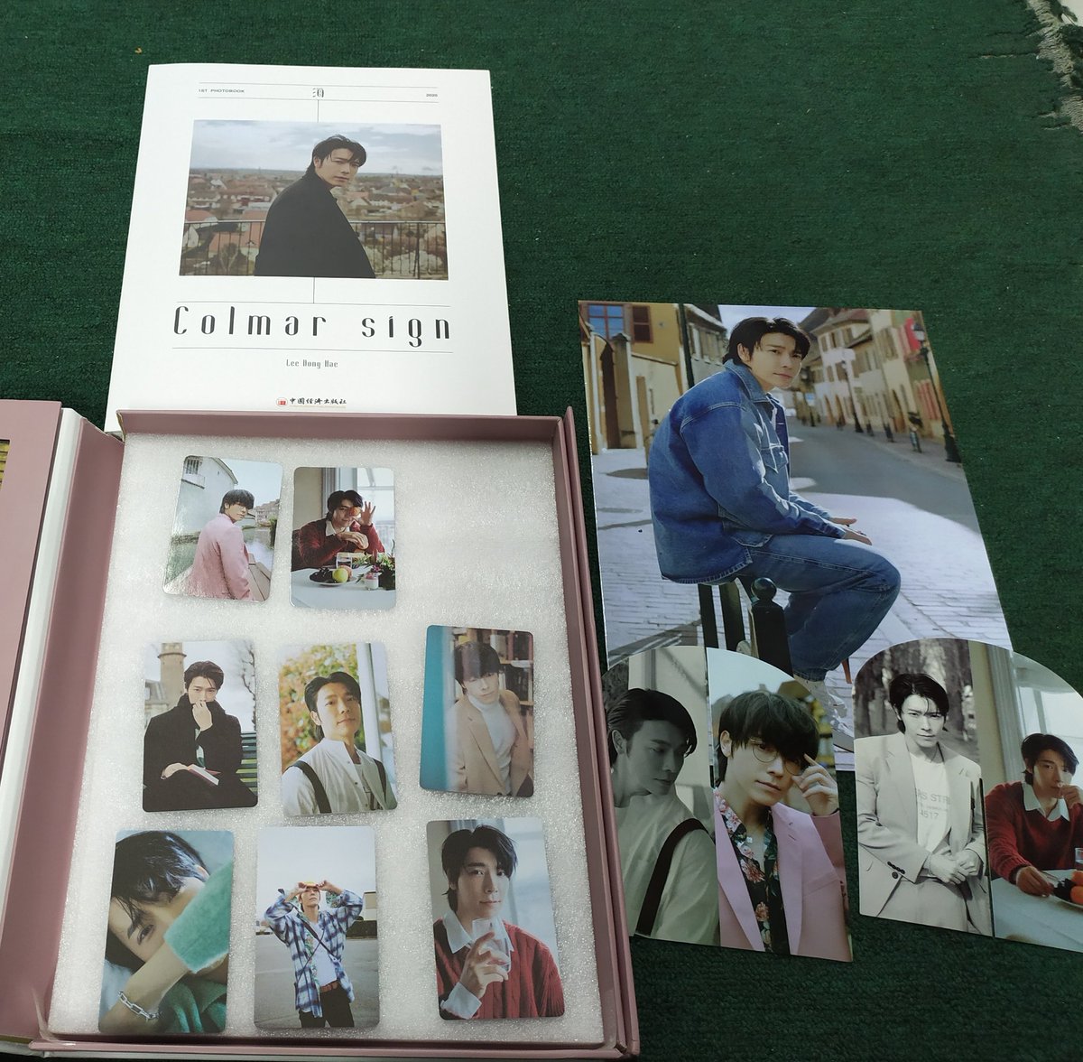 Thalitateuk's tweet photo. Demi apa bahagia banget pas unboksing colmar sign special ed 😭😭😭😭 gak sia sia aku menanti dari pertengahan Desember 2020 😭😭😭😍😍😍😍💃💃💃💃 #SUPERJUNIOR #DONGHAE #colmarsign https://t.co/IsZznF10Og