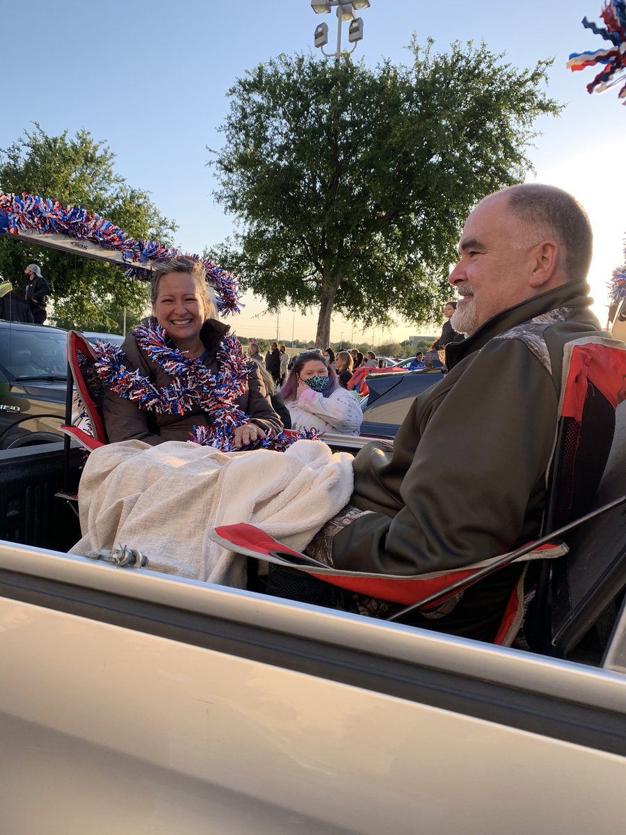 SamHouston1982's tweet image. It was so fun celebrating our Teacher of the Year, Mrs. O’Connell along with all of the Denton ISD Teachers of the Year tonight at the DISD Teacher of the Year Parade!