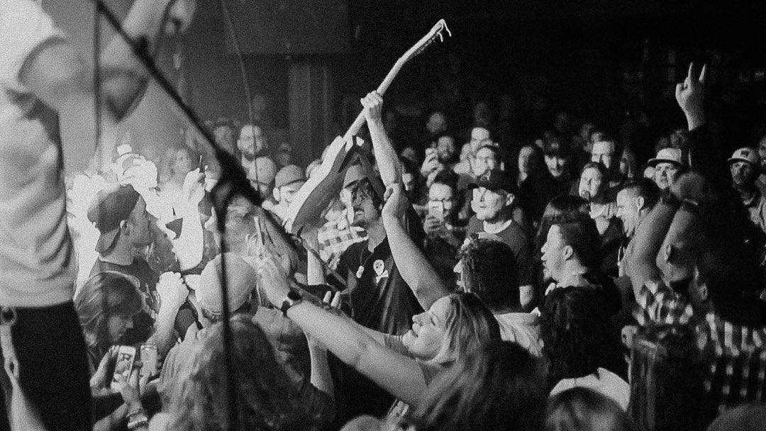 These guys have given #reddeer 3 amazing nights of rock n roll! Twice at @BosBarRD, incl. #beerandaband @TroubledMonk, & with @TheGloriousSons at the last @WesternerPark Centrium show before COVID. Catch Episode 2 w/Eric Owen of @BlackPistolFire tomorrow! linktr.ee/theroadthestage