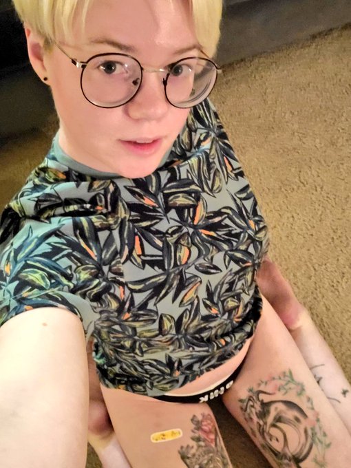 Tuesday is for my T-shot, would you kiss it and make it better? 🥺😚 https://t.co/0RJ6ku0cpm<a href="/tag/mvsales"class="tags"><span>#mvsales</span></a><a href="/tag/mvtrans"class="tags"><span>#mvtrans</span></a>