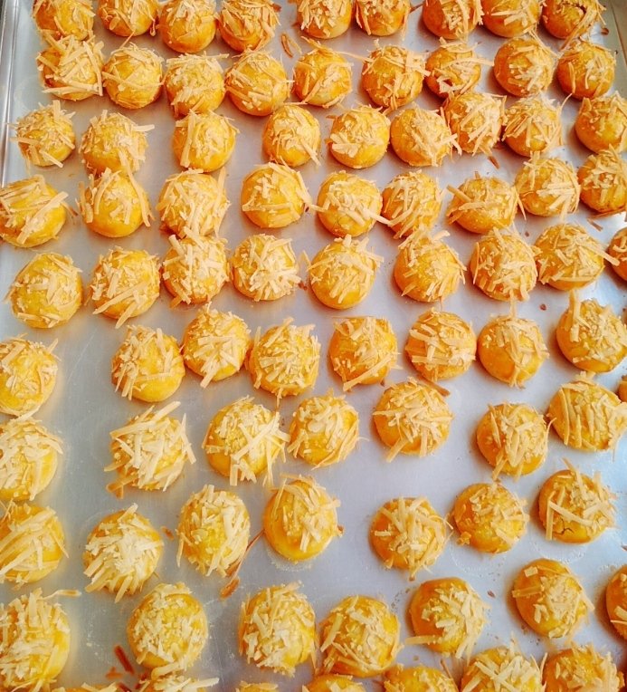 edy_soebekti's tweet photo. ada yg mau kasih u/ 2 orang nih
@ 2 macam kueker

@ pilih 2 macam kueker ini :
1.Nastar
2.Putri Salju
3.Kastangel
4.choco chip cookies

RT
Follow @ladewifood ya biar bisa ambil kuenya
aku close sebelum jum'atan lusa
malemnya abis tarawih diumumin

draw tehnik arisan dasawisma 😀 https://t.co/8qV0XuvSyT