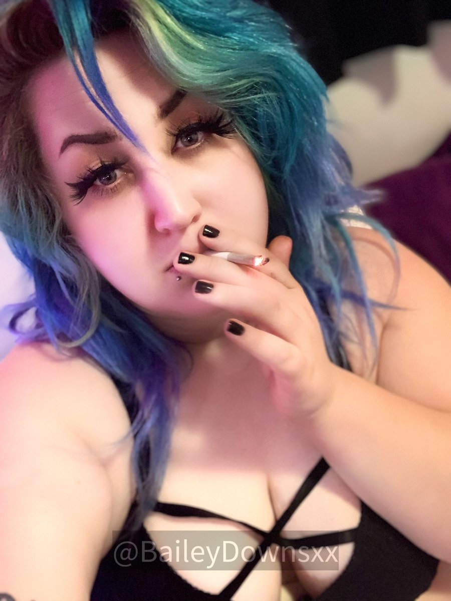 baileydownsxx's tweet image. Nothing like a good toke after getting the sad fucked out of me 😩👌💦🖤 #CannabisCommunity #ganjagoddess #sellingcontent #smoking #weed #bbw #bigtiddygothgf #mistress #sissymaker