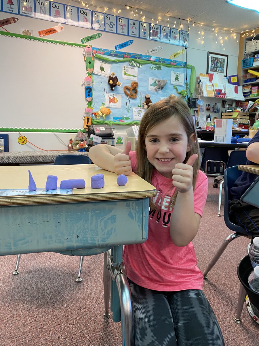 MissSteel9's tweet photo. Making 3D shapes out of clay!!!! https://t.co/9zswPF03UG
