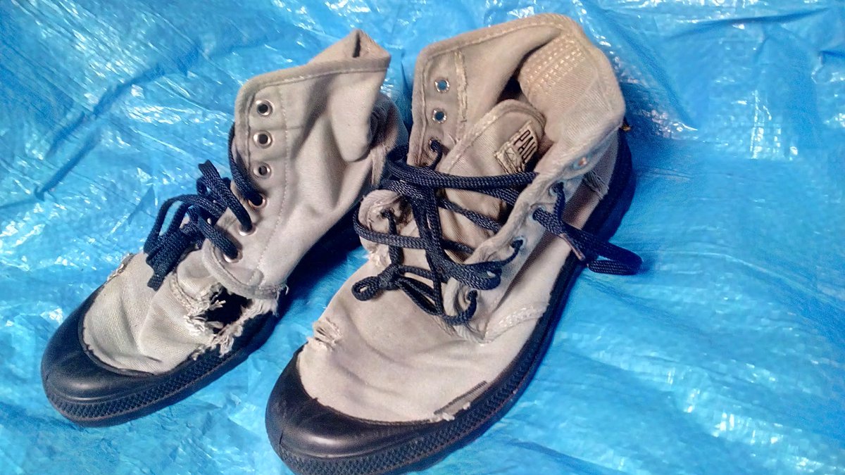 トネ コーケン スーパーカブ７ 三月三十一日発売 スーパーカブ 礼子の履いているショートブーツはパラディウム 革製品の嫌い な礼子は冬の厳寒期までこの布ブーツで頑張ります