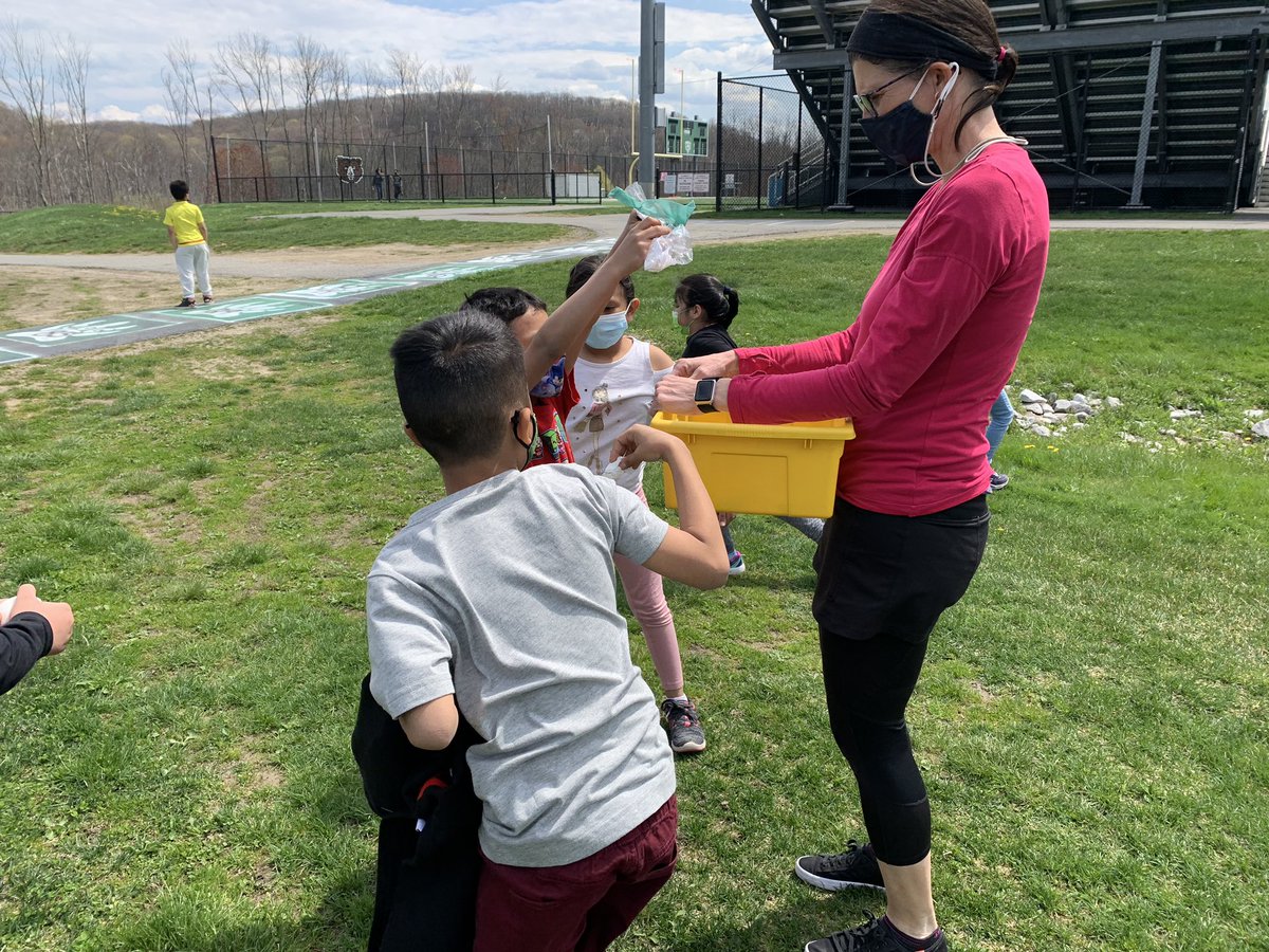 ENL_BCSD's tweet photo. More cleanup around JFK.  This time around the outdoor lunch areas. @brewsterschools https://t.co/0r07We7QOw