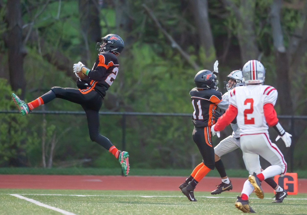 RonSzotImaging's tweet photo. #JVFootball @wny_football @DemFredBoys https://t.co/nkBnYhckRn