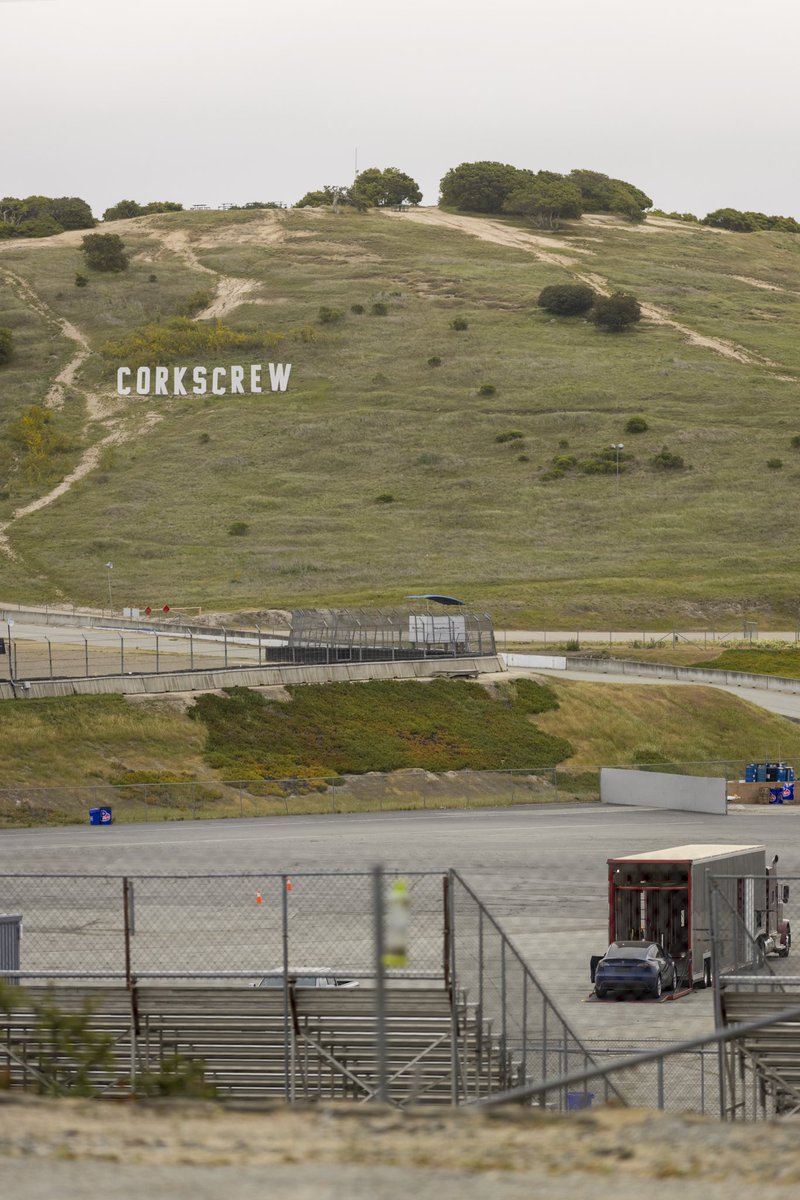 klwtts's tweet photo. SPOTTED!!
We found several Teslas including a few New Model S Prototypes at Laguna Seca today. Unfortunately we got there as they were packing up so we don’t know if they set any record track times. #Tesla #ModelS #ModelSRefresh #Plaid #Yoke https://t.co/ZVyiJYqsJK