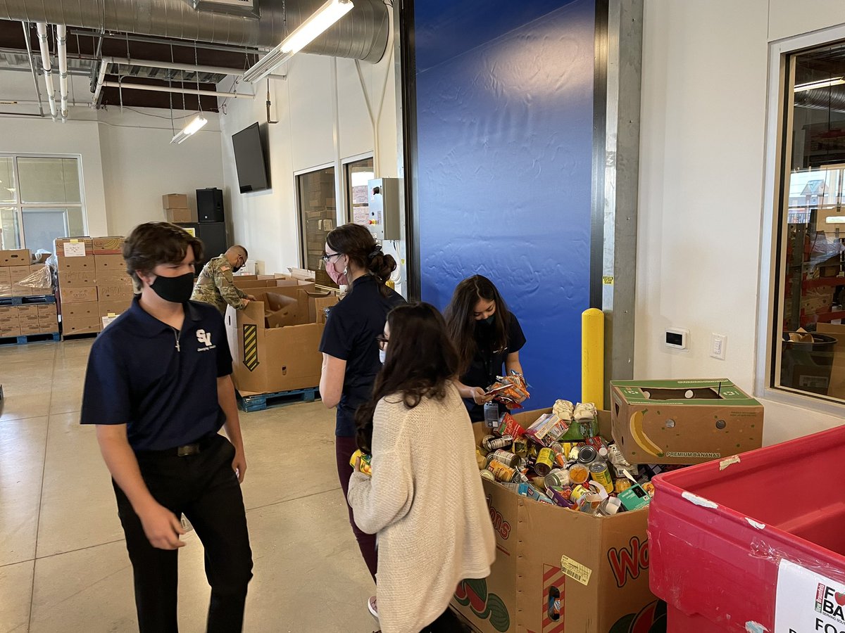 SV Emerging Leaders at NB Food Bank <a href="/mwahl281/">Michael</a> <a href="/ssbratty/">Sally Bratton</a>