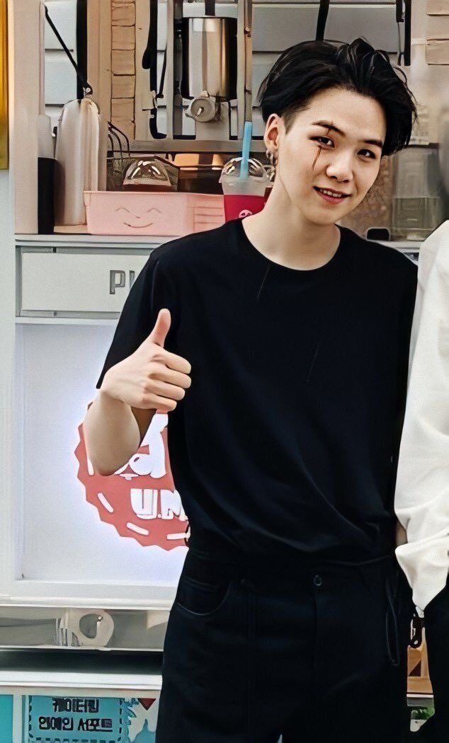 min yoongi in exposed foreheads - a thread