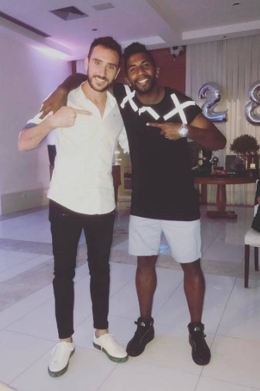 OficialSala12's tweet photo. Mancuello 🤝 Rodinei

Decidir pro Flamengo jogando pelo adversário https://t.co/tNFyhcr6s1