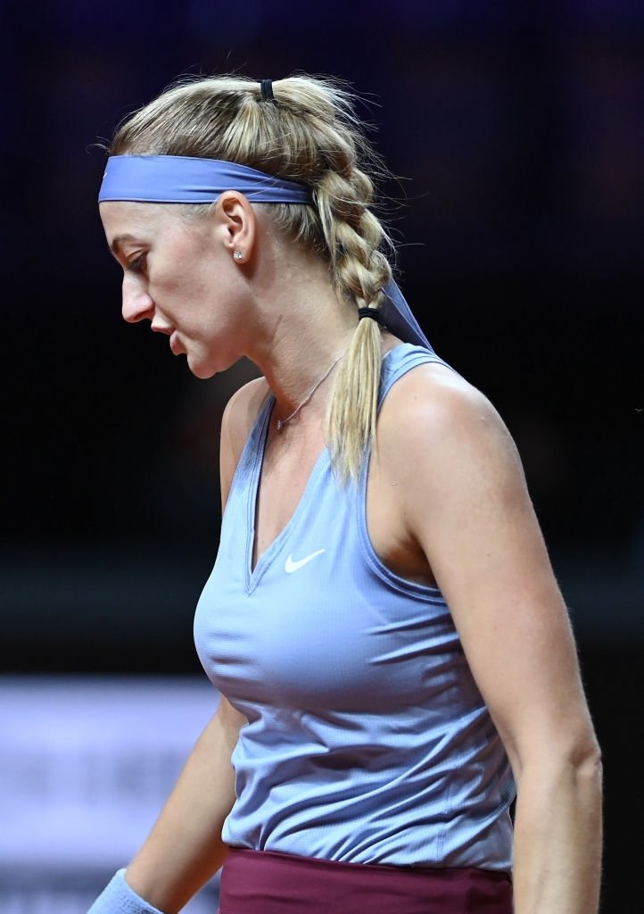 TennisHandshake's tweet photo. New surface, new colors for @Petra_Kvitova 😍💙💜
#PTGP #nikecourt #ClaySeason https://t.co/bcTf6KmyVC