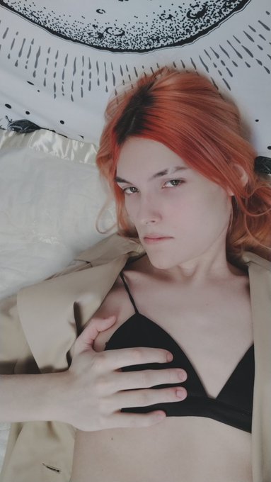 4 pic. Happy hight guys!

#tgirl #trans #shemale #trap #femboy #sissy #crossdresser #redhead https://t