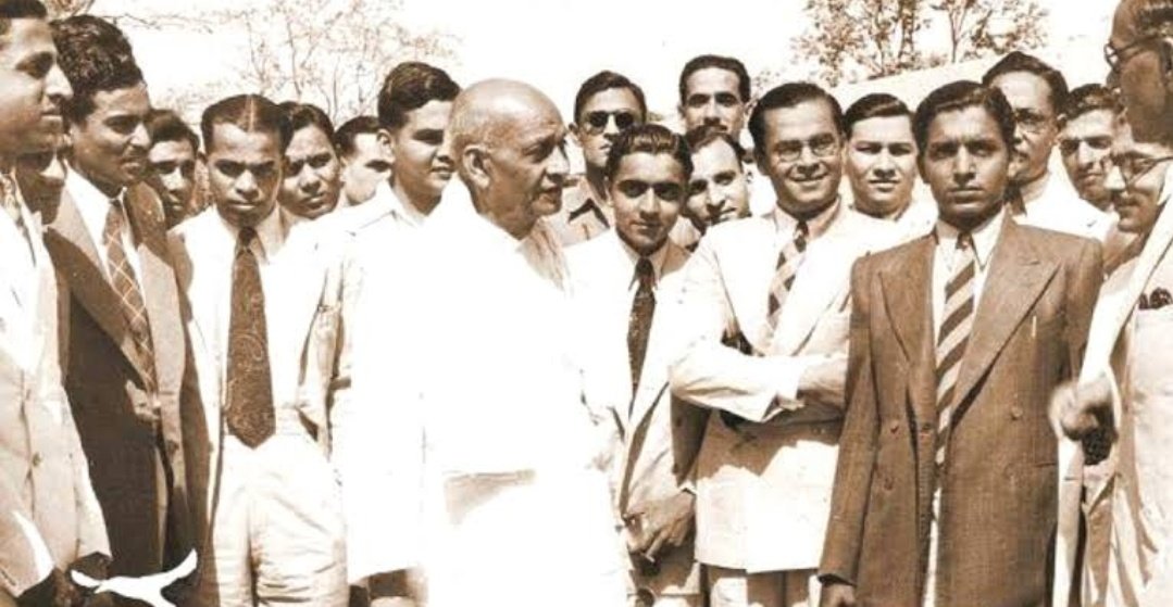 SapnaJh12799604's tweet photo. Happy Civil Service Day
On this day that the first home minister of independent India, Saradar Vallabhai Patel address the first batch of civil servants and referred to them as "Steel Frame Of India"  #CivilServicesDay https://t.co/ZuFB4G0YGz