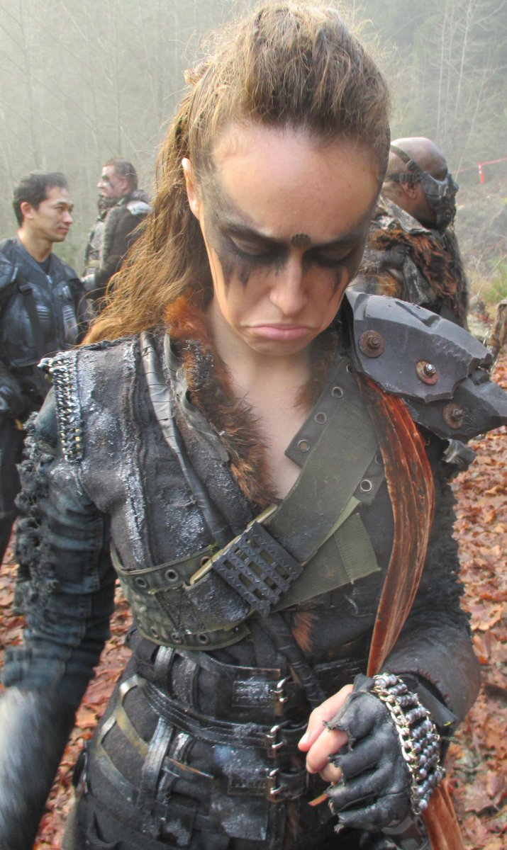 LexaGold1's tweet photo. I need more behind the scenes photos like these β£ππ₯
#BTSLexa #AlyciaDebnamCarey https://t.co/EFOebIiBJ1