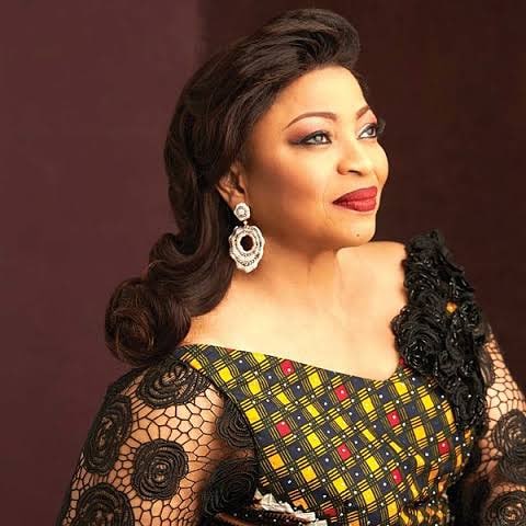 Neoniteglobalv1's tweet photo. Folorunsho Alakija is is our #WCW. A mother, fashion designer, oil mogul, a tycooness in the real estate &amp; printing industries &amp; also a philanthropist. She is the proud founder of the Rose of Sharon Foundation that helps widows &amp; orphans through scholarships &amp; business grants. https://t.co/UAipoLVJDx