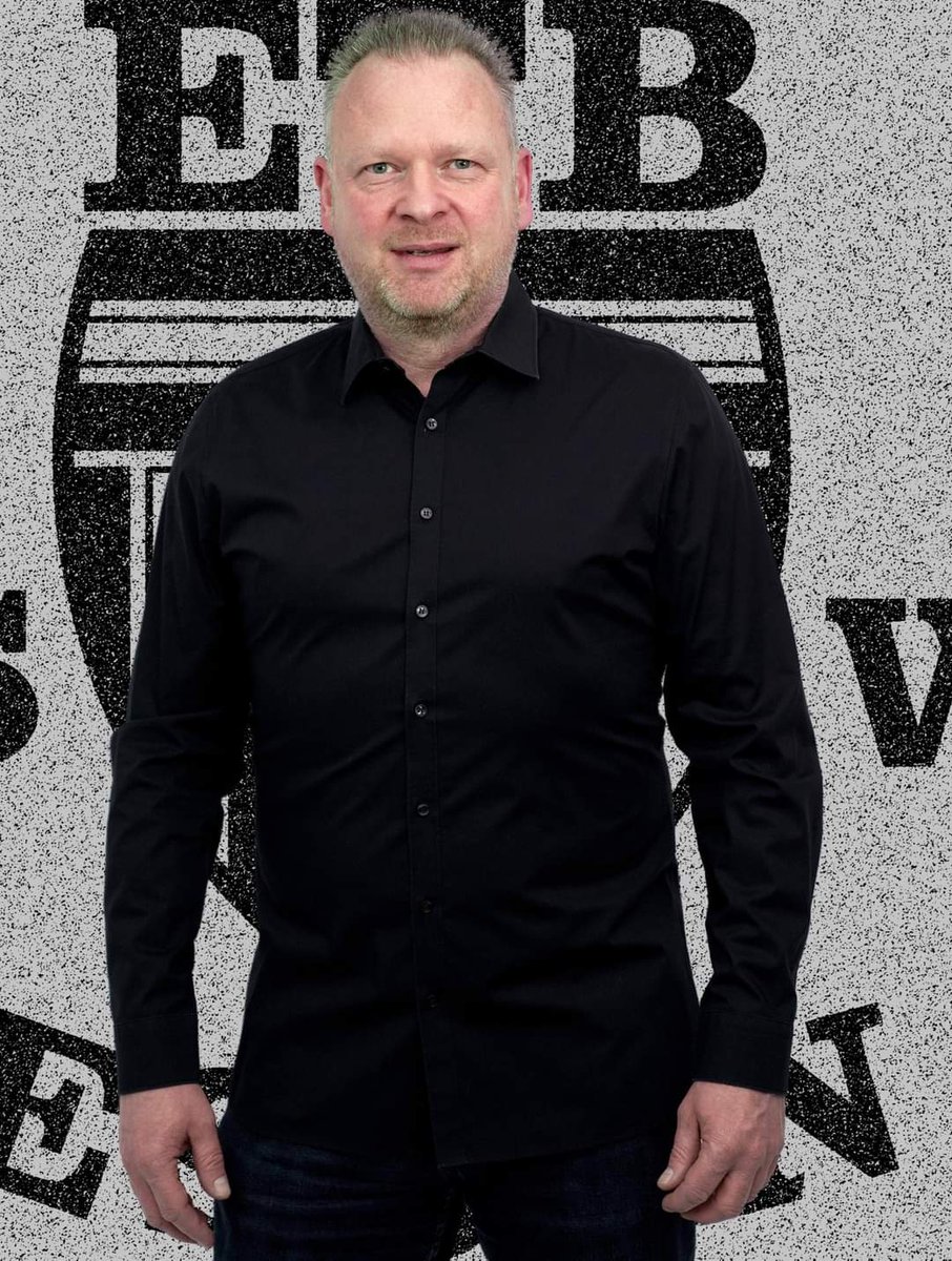 Heute stellen wir Euch Thomas Wortmann aus unserer Marketingabteilung vor. Thomas ist 49 Jahre alt und ledig. Er arbeitet als Vertriebsleiter bei Mister Bags.

#ETB | #Oberliga | #Uhlenkrug 

facebook.com/76726356331618…